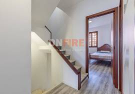 4 bedroom villa with garage in Funchal 4 bedroom villa with garage in Funchal