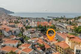 4 bedroom villa with garage in Funchal