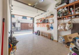 4 bedroom villa with garage in Funchal 4 bedroom villa with garage in Funchal
