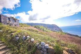 Great Opportunity, Villa and Land with definitive sea views