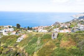Great Opportunity, Villa and Land with definitive sea views