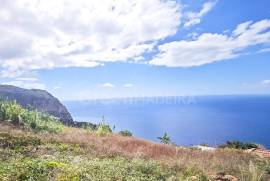 Great Opportunity, Villa and Land with definitive sea views