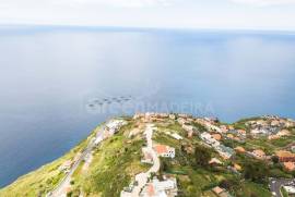Great Opportunity, Villa and Land with definitive sea views