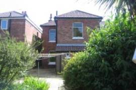 3 Bedrooms - House - For Rent - 3 Bedrooms - House - For Rent -