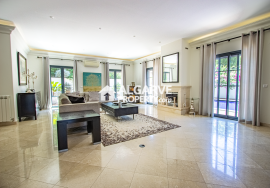 Fabulous  Villa 5+1 near the beach and close to Quinta do Lago and Vale Lobo, Algarve