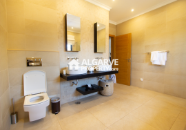 Fabulous  Villa 5+1 near the beach and close to Quinta do Lago and Vale Lobo, Algarve