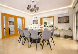Fabulous  Villa 5+1 near the beach and close to Quinta do Lago and Vale Lobo, Algarve