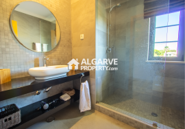 Fabulous  Villa 5+1 near the beach and close to Quinta do Lago and Vale Lobo, Algarve