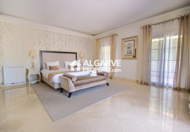 Fabulous  Villa 5+1 near the beach and close to Quinta do Lago and Vale Lobo, Algarve