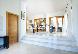 Fabulous  Villa 5+1 near the beach and close to Quinta do Lago and Vale Lobo, Algarve