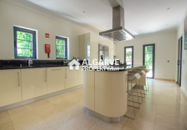 Fabulous  Villa 5+1 near the beach and close to Quinta do Lago and Vale Lobo, Algarve
