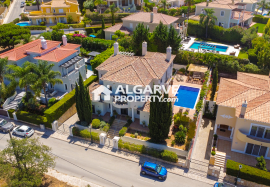 Fabulous  Villa 5+1 near the beach and close to Quinta do Lago and Vale Lobo, Algarve