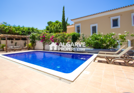 Fabulous  Villa 5+1 near the beach and close to Quinta do Lago and Vale Lobo, Algarve