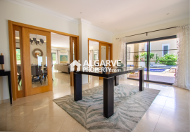 Fabulous  Villa 5+1 near the beach and close to Quinta do Lago and Vale Lobo, Algarve
