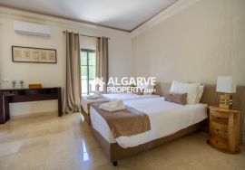 Fabulous  Villa 5+1 near the beach and close to Quinta do Lago and Vale Lobo, Algarve