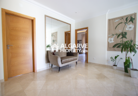 Fabulous  Villa 5+1 near the beach and close to Quinta do Lago and Vale Lobo, Algarve