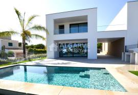 Contemporary style 3 bedroom villas with garden and swimming pool near Vilamoura/Vila Sol, Algarve