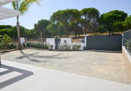 Contemporary style 3 bedroom villas with garden and swimming pool near Vilamoura/Vila Sol, Algarve