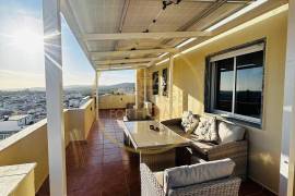 Penthouse with sea view and central location in Loulé