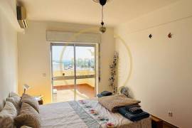 Penthouse with sea view and central location in Loulé