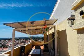 Penthouse with sea view and central location in Loulé