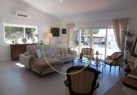 4-bedroom villa with panoramic sea views, swimming pool and 5,000 m² of land – Santa Bárbara de Nexe