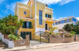 Olhão - 5-bedroom family villa with panoramic rooftop views, garden and garage