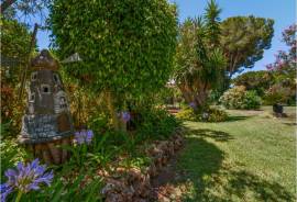 Vilamoura golf-front villa with pool, AL licence and open views Vilamoura golf-front villa with pool, AL licence and open views