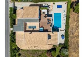 Vilamoura golf-front villa with pool, AL licence and open views Vilamoura golf-front villa with pool, AL licence and open views