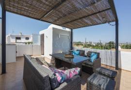 Alporchinhos/Porches - 2-bedroom townhouse, sea views, communal pool, walking distance to beaches and amenities Alporchinhos/Porches - 2-bedroom townhouse, sea views, communal pool, walking distance to beaches and amenities