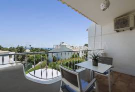 Alporchinhos/Porches - 2-bedroom townhouse, sea views, communal pool, walking distance to beaches and amenities Alporchinhos/Porches - 2-bedroom townhouse, sea views, communal pool, walking distance to beaches and amenities