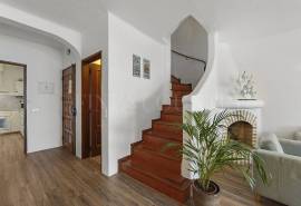 Alporchinhos/Porches - 2-bedroom townhouse, sea views, communal pool, walking distance to beaches and amenities Alporchinhos/Porches - 2-bedroom townhouse, sea views, communal pool, walking distance to beaches and amenities