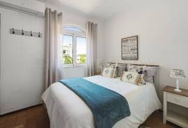 Alporchinhos/Porches - 2-bedroom townhouse, sea views, communal pool, walking distance to beaches and amenities Alporchinhos/Porches - 2-bedroom townhouse, sea views, communal pool, walking distance to beaches and amenities