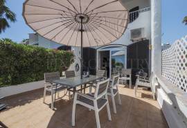 Alporchinhos/Porches - 2-bedroom townhouse, sea views, communal pool, walking distance to beaches and amenities Alporchinhos/Porches - 2-bedroom townhouse, sea views, communal pool, walking distance to beaches and amenities