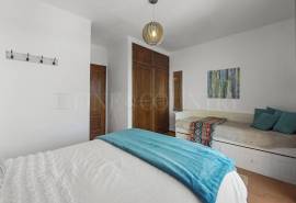 Alporchinhos/Porches - 2-bedroom townhouse, sea views, communal pool, walking distance to beaches and amenities Alporchinhos/Porches - 2-bedroom townhouse, sea views, communal pool, walking distance to beaches and amenities