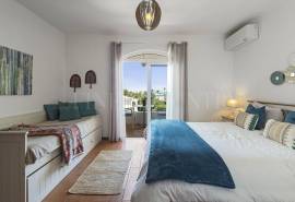Alporchinhos/Porches - 2-bedroom townhouse, sea views, communal pool, walking distance to beaches and amenities Alporchinhos/Porches - 2-bedroom townhouse, sea views, communal pool, walking distance to beaches and amenities