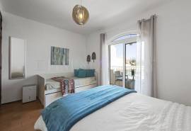 Alporchinhos/Porches - 2-bedroom townhouse, sea views, communal pool, walking distance to beaches and amenities Alporchinhos/Porches - 2-bedroom townhouse, sea views, communal pool, walking distance to beaches and amenities
