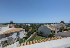 Alporchinhos/Porches - 2-bedroom townhouse, sea views, communal pool, walking distance to beaches and amenities Alporchinhos/Porches - 2-bedroom townhouse, sea views, communal pool, walking distance to beaches and amenities