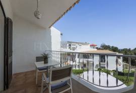 Alporchinhos/Porches - 2-bedroom townhouse, sea views, communal pool, walking distance to beaches and amenities Alporchinhos/Porches - 2-bedroom townhouse, sea views, communal pool, walking distance to beaches and amenities
