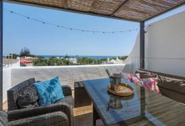 Alporchinhos/Porches - 2-bedroom townhouse, sea views, communal pool, walking distance to beaches and amenities