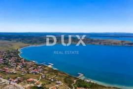 ZADAR, RTINA - prachtig land, eerste rij naar de zee