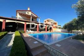 ZADAR - spacious family house with sea and city views