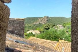 A Charming Stone House With 90 M2 Of Living Space, Vaulted Cellars And A Large Courtyard. A Charming Stone House With 90 M2 Of Living Space, Vaulted Cellars And A Large Courtyard.