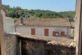 A Charming Stone House With 90 M2 Of Living Space, Vaulted Cellars And A Large Courtyard. A Charming Stone House With 90 M2 Of Living Space, Vaulted Cellars And A Large Courtyard.