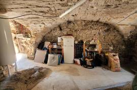A Charming Stone House With 90 M2 Of Living Space, Vaulted Cellars And A Large Courtyard. A Charming Stone House With 90 M2 Of Living Space, Vaulted Cellars And A Large Courtyard.