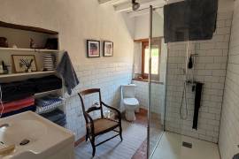 A Charming Stone House With 90 M2 Of Living Space, Vaulted Cellars And A Large Courtyard. A Charming Stone House With 90 M2 Of Living Space, Vaulted Cellars And A Large Courtyard.