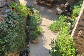 A Charming Stone House With 90 M2 Of Living Space, Vaulted Cellars And A Large Courtyard. A Charming Stone House With 90 M2 Of Living Space, Vaulted Cellars And A Large Courtyard.