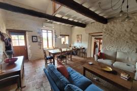 A Charming Stone House With 90 M2 Of Living Space, Vaulted Cellars And A Large Courtyard. A Charming Stone House With 90 M2 Of Living Space, Vaulted Cellars And A Large Courtyard.