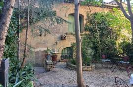 Stone Wine Storehouse Offering 110 M2 Of Floor Space With One Upper Floor And A 76 M2 Garden.