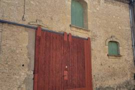 Stone Wine Storehouse Offering 110 M2 Of Floor Space With One Upper Floor And A 76 M2 Garden.